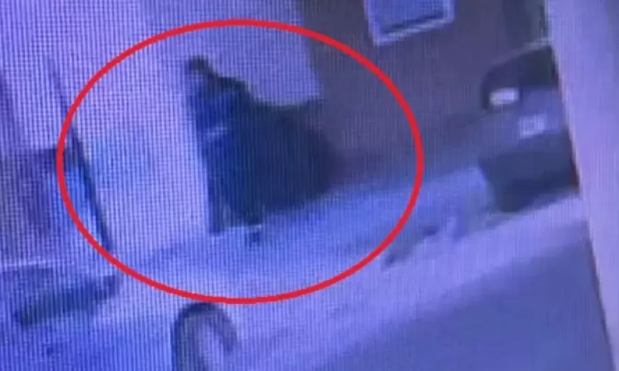 Se conoci&oacute; el video que muestra el momento en que Agostina Vega entra a la casa del detenido