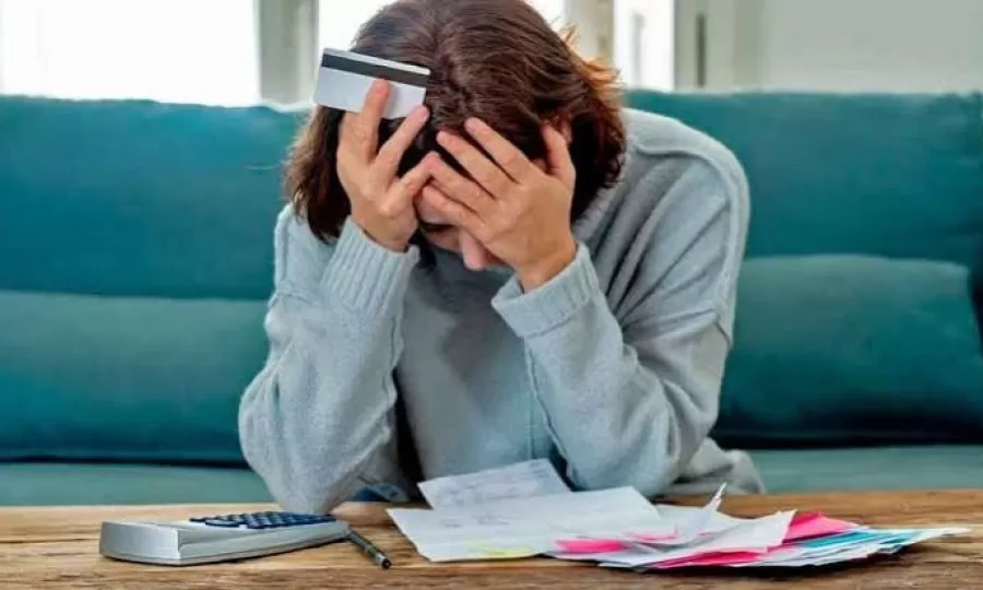 Tres de cada cuatro argentinos tomaron cr&eacute;ditos para pagar alimentos, salud, tarifas y servicios