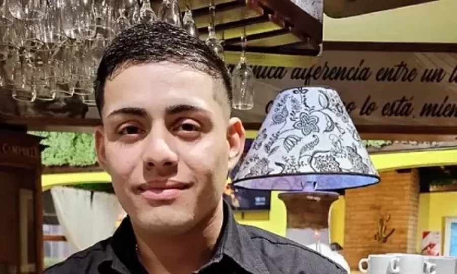 Asesinaron a un joven en la puerta de un kiosco en Budge