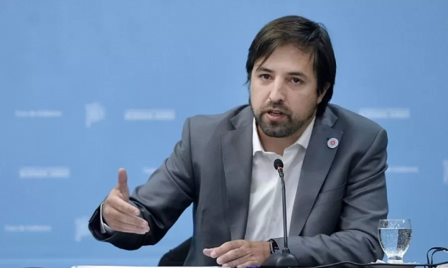 Kreplak preocupado por los hospitales saturados y la falta de medicamentos