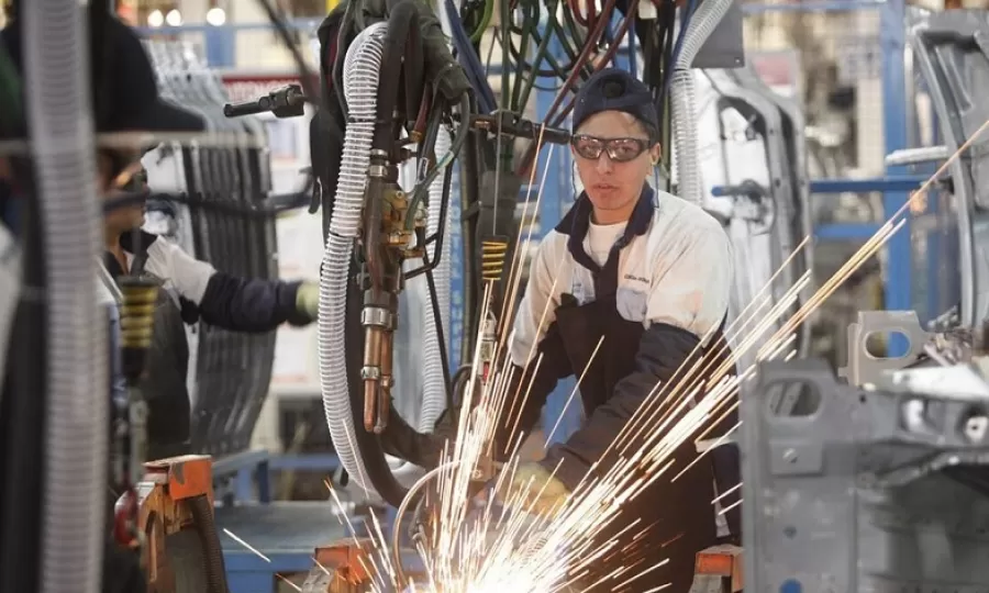 La actividad econ&oacute;mica cay&oacute; 2,6% en febrero, el peor dato desde diciembre de 2023 seg&uacute;n el Indec