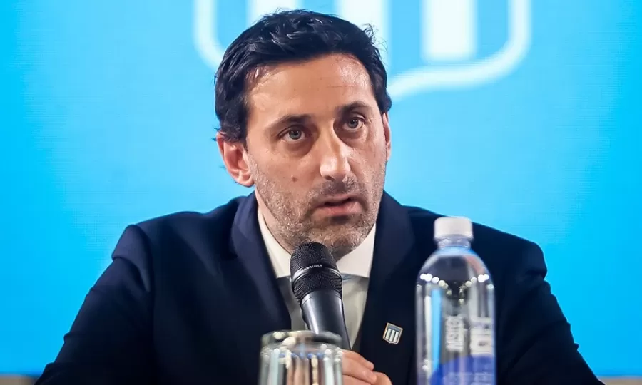 Los tres candidatos de Diego Milito para reemplazar a Gustavo Costas como t&eacute;cnico de Racing