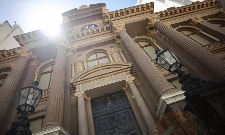 Las tasas en pesos no logran estabilizarse y complican la reactivaci&oacute;n de la econom&iacute;a en el inicio de 2026