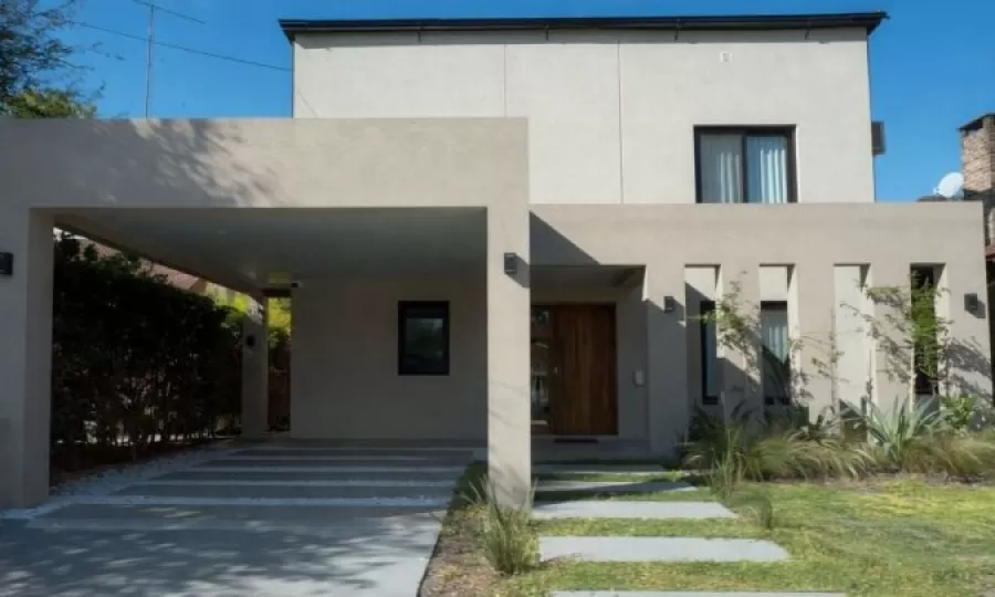 El fiscal investiga las refacciones en la casa del country de Adorni y cit&oacute; a declarar al contratista