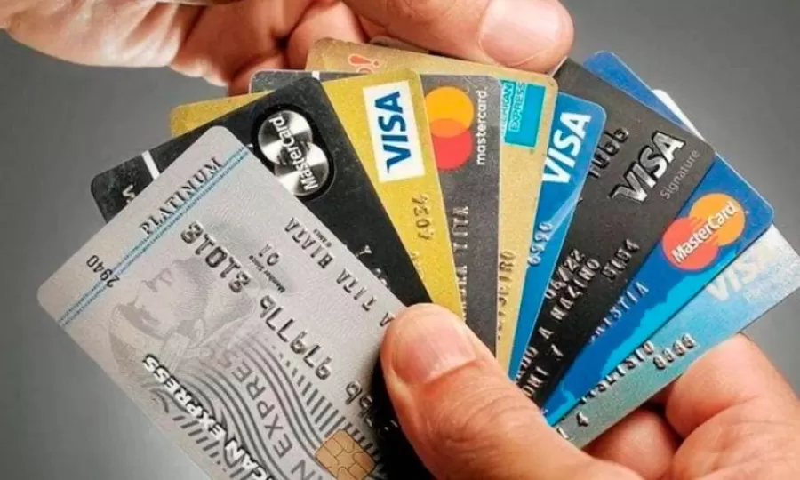 Las operaciones con tarjetas de cr&eacute;dito cayeron por quinto mes consecutivo