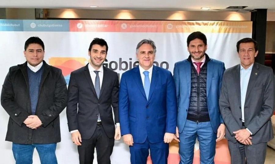 “La realidad actual nos exige vocerías que defiendan a la Argentina del trabajo”, indicaron.