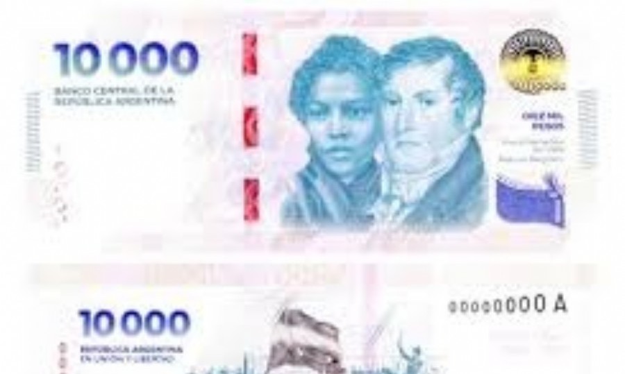 El billete, con la imagen de Manuel Belgrano y de María Remedios del Valle, será distribuido en sucursales bancarias y cajeros.