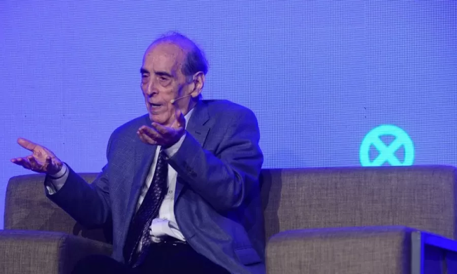 El economista que m&aacute;s escucha Javier Milei alert&oacute; por "bolsones de desempleo y pobreza" en el Gran Buenos Aires