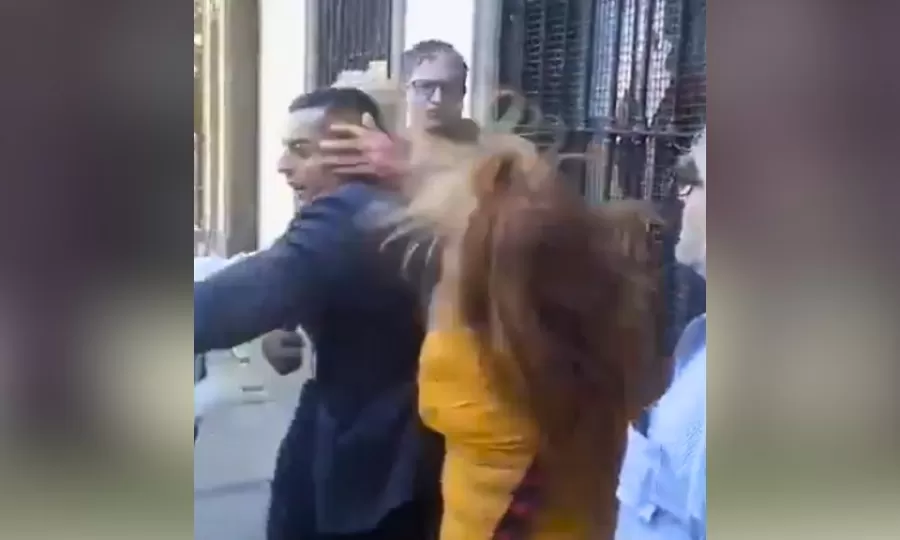 Insultó y le dio un cachetazo a una manifestante durante una recorrida de campaña de Santilli
