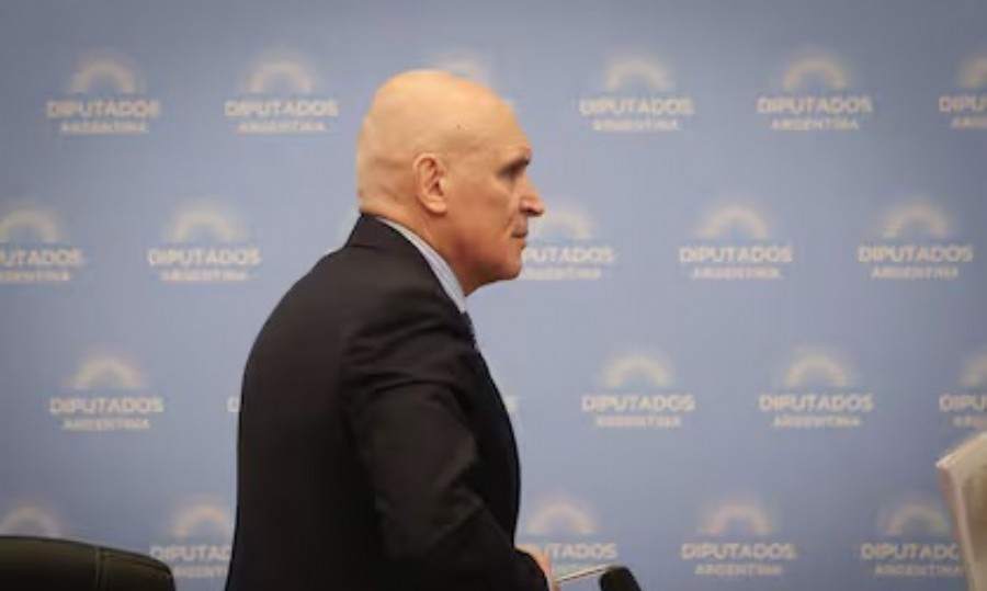 Referentes de distintos espacios políticos cuestionaron al ahora expostulante del oficialismo.