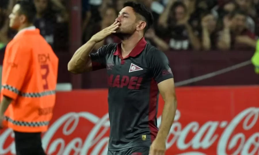 Se retiró Laucha Acosta