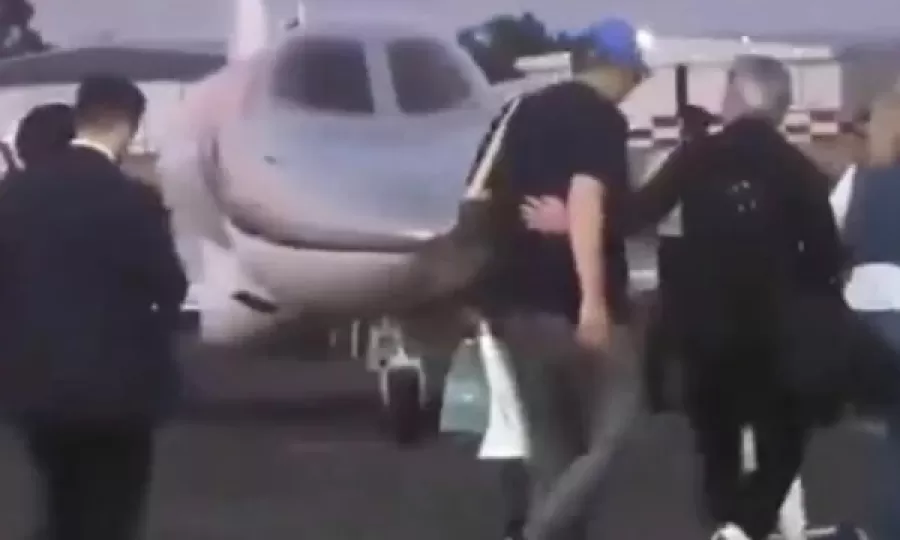 Seg&uacute;n el recibo, el vuelo a Punta del Este de Manuel Adorni lo pag&oacute; una productora vinculada a la TV P&uacute;blica