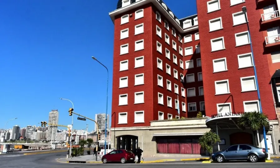 Alertan que cerraron 64 hoteles en Mar del Plata desde que asumi&oacute; Milei
