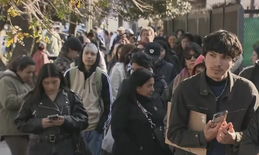 Una parrilla ofrece 15 puestos de trabajo y m&aacute;s de mil personas fueron a dejar su curr&iacute;culum