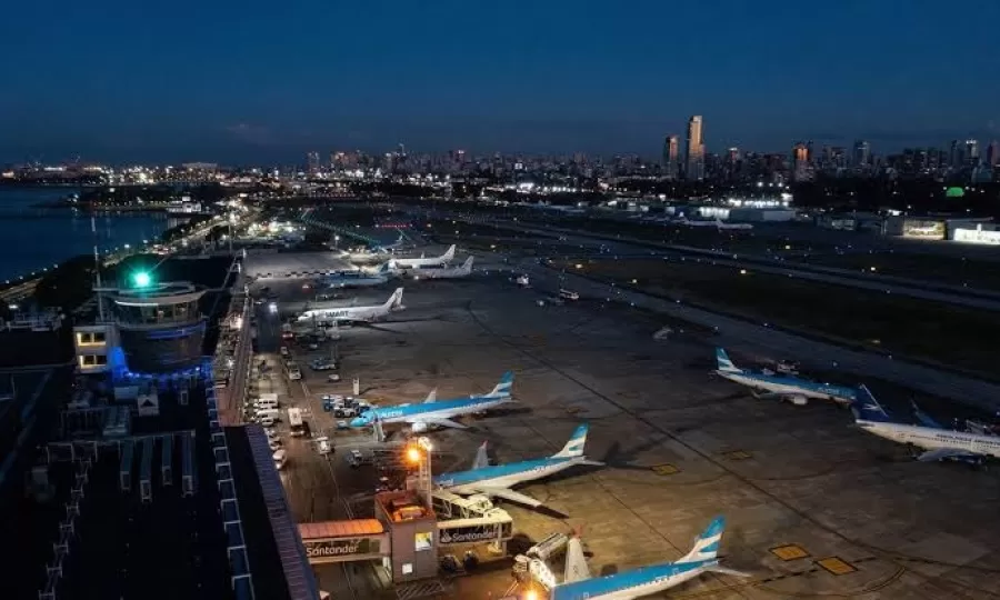 El Gobierno extendi&oacute; hasta 2049 la concesi&oacute;n de Aeropuertos Argentina a cambio de una inversi&oacute;n adicional de US$600 millones
