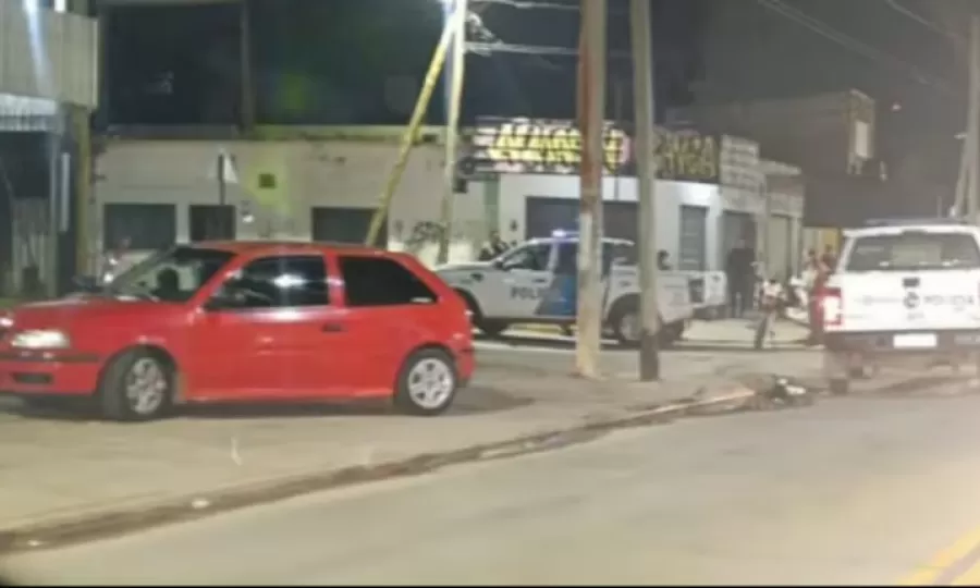 Un comisario se enfrent&oacute; a tiros con dos adolescentes que intentaron asaltarlo y mat&oacute; a uno de 16 a&ntilde;os