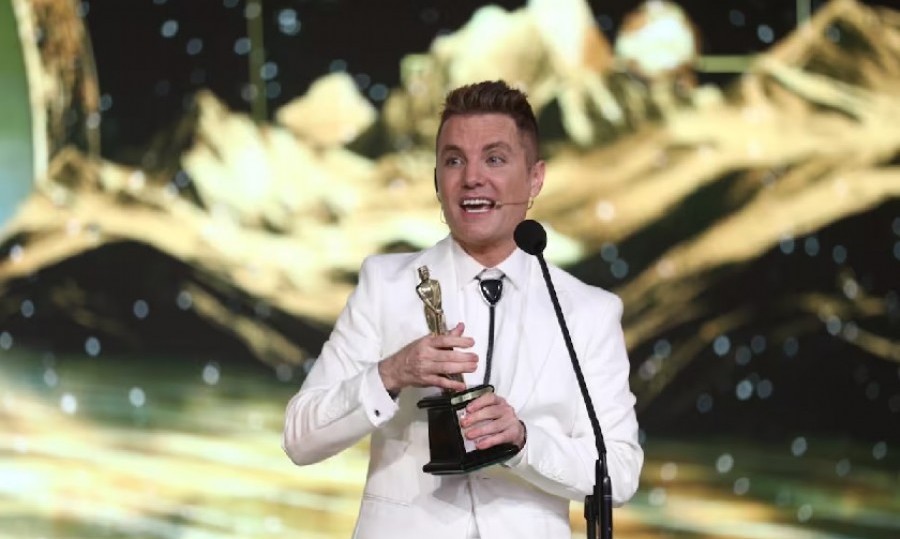 El conductor de la ceremonia que transmitió Telefe coronó la noche anunciándose a sí mismo como ganador de la estatuilla dorada.
