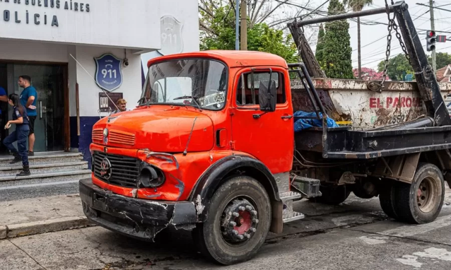 El Municipio secuestr&oacute; un cami&oacute;n que arrojaba residuos en el espacio p&uacute;blico