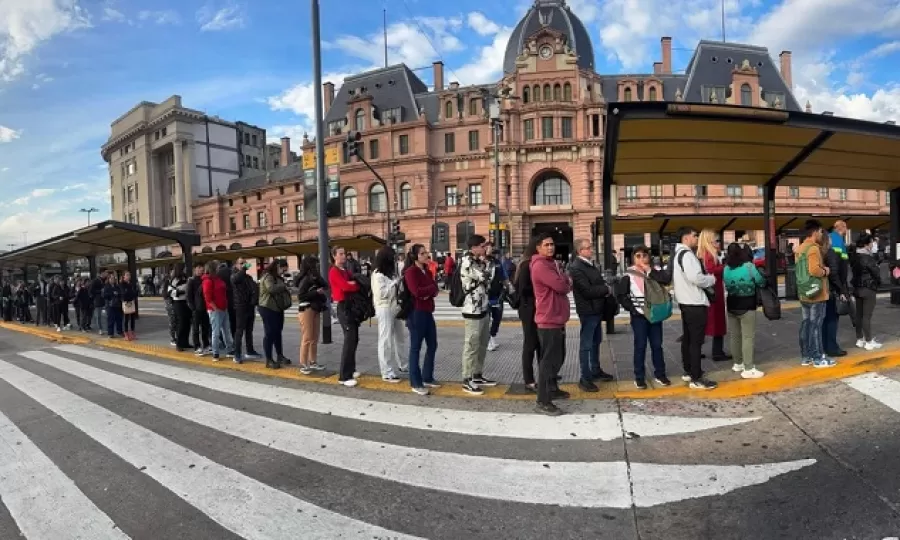 El Gobierno avanza contra la UTA y La Fraternidad con multas millonarias, por el paro del 19 de febrero