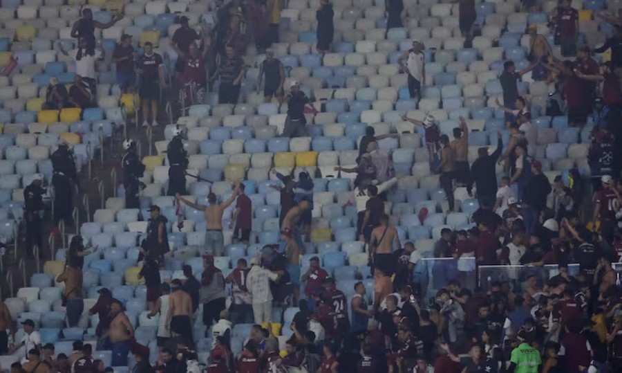 La fuerza pública y agentes de seguridad privada le pegaron a los fanáticos argentinos en el partido con Fluminense.