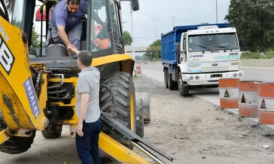 Gray recorrió la obra de repavimentación y ampliación de la ruta 4