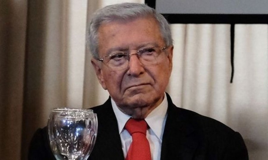Había sido secretario de Acción Cooperativa durante el gobierno de Raúl Alfonsín.
