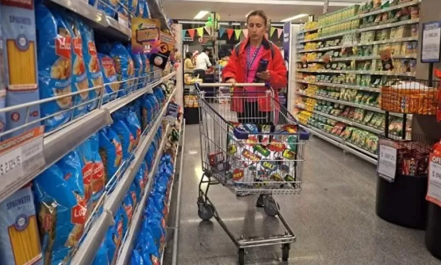 La canasta b&aacute;sica aument&oacute; 2,7% en febrero y una familia necesit&oacute; casi $1.400.000 para no ser pobre