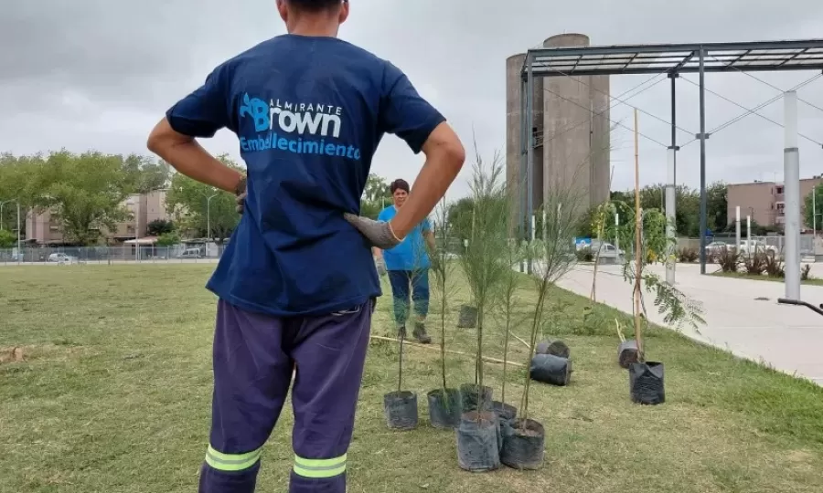 Operativo de forestaci&oacute;n en el Parque Don Orione