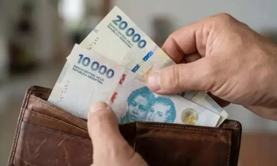 Los salarios siguen corriendo detr&aacute;s a la inflaci&oacute;n a pesar de la mejora registrada en el &uacute;ltimo trimestre