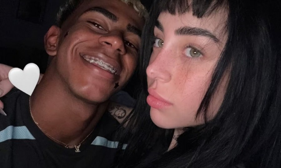 La cantante subió una significativa imagen con la joven estrella del Barcelona.