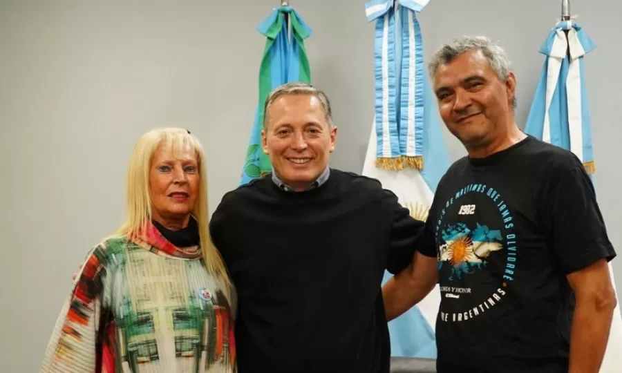 Gray se reuni&oacute; con autoridades de la SADE