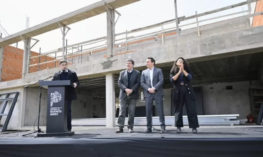 Kicillof recorrió los avances de las obras del nuevo Polo Educativo en La Carolina