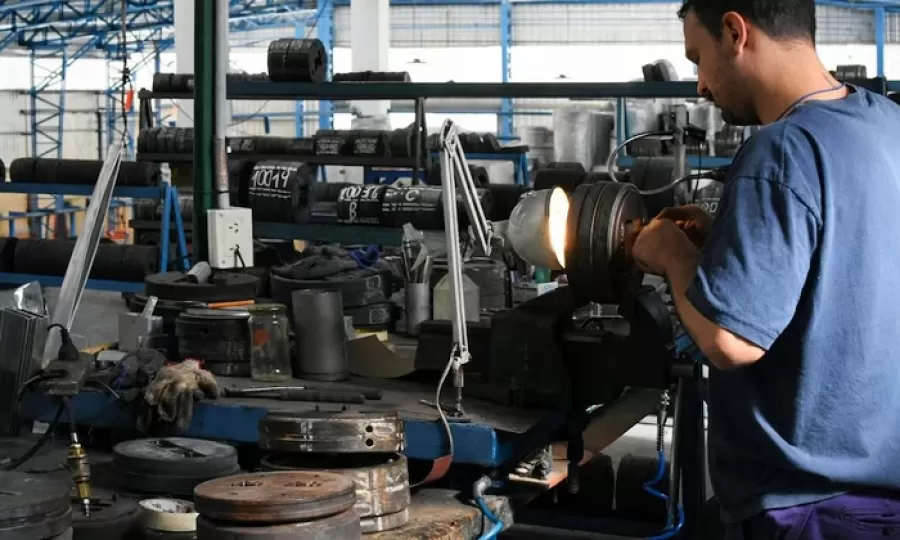 La industria pierde 160 empleos por d&iacute;a en la Argentina y profundiza su retroceso