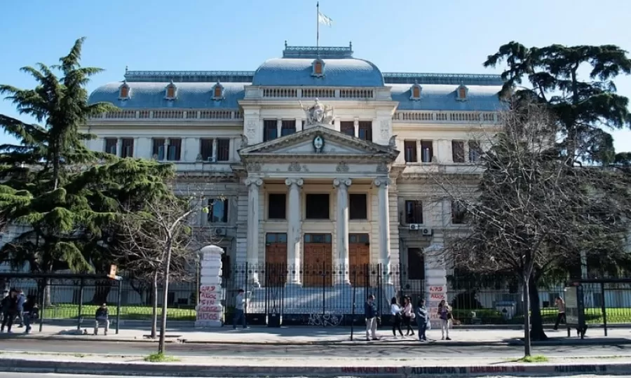 Otra denuncia de abuso sexual contra un empleado del Senado sacude a la Legislatura bonaerense