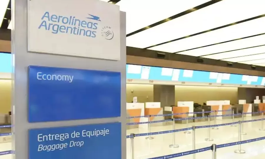 Aerol&iacute;neas Argentinas cancel&oacute; 255 vuelos por el paro general de la CGT y la medida afectar&aacute; a 31.000 usuarios