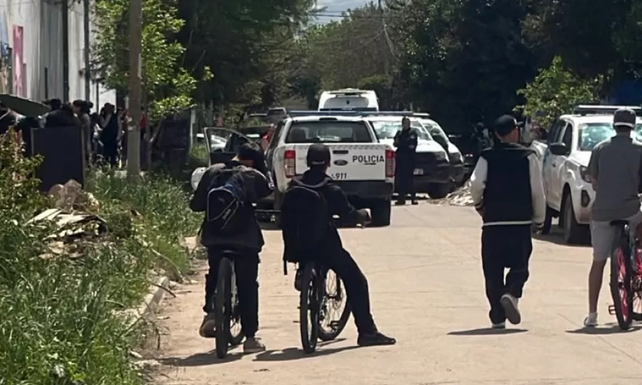 Un alumno de 17 a&ntilde;os le dispar&oacute; a un compa&ntilde;ero en el ba&ntilde;o de un colegio en Gonz&aacute;lez Cat&aacute;n