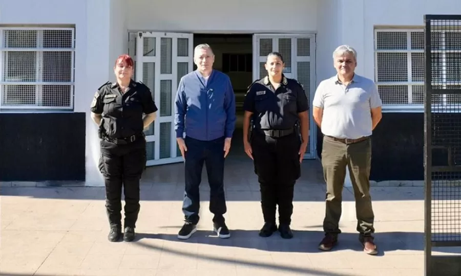 Fernando Gray recorri&oacute; la sede de la Fuerza Barrial de Aproximaci&oacute;n
