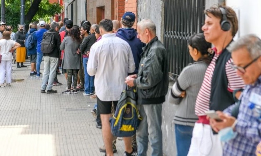 El empleo registrado mostró varias modificaciones en los últimos 18 meses, desde que asumió el Gobierno.