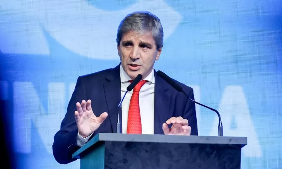 Luis Caputo ratific&oacute; el programa econ&oacute;mico y advirti&oacute;: &ldquo;Desde ahora deber&iacute;amos ver un proceso de desinflaci&oacute;n&rdquo;