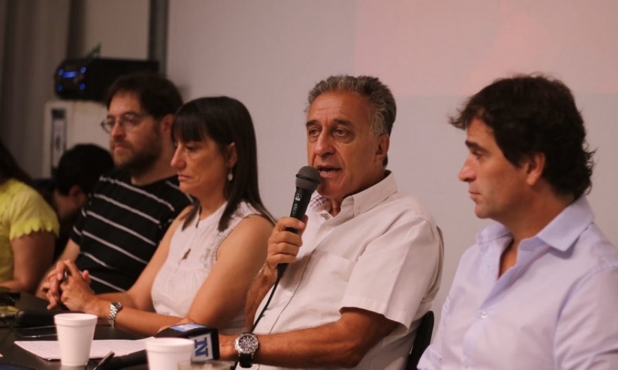 Néstor Pitrola anunció su precandidatura a gobernador de Buenos Aires por el Partido Obrero en el Frente de Izquierda Unidad.