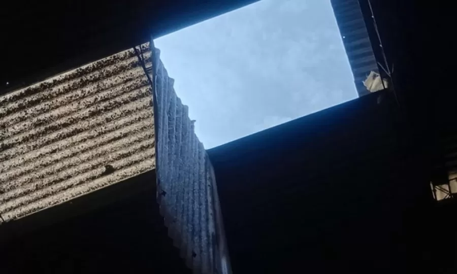 Cedi&oacute; una chapa y un obrero muri&oacute; al caer del techo