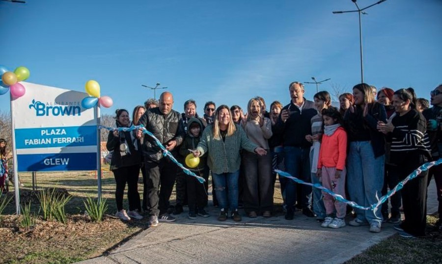 La renovada Plaza Fabián Ferrari de Glew.