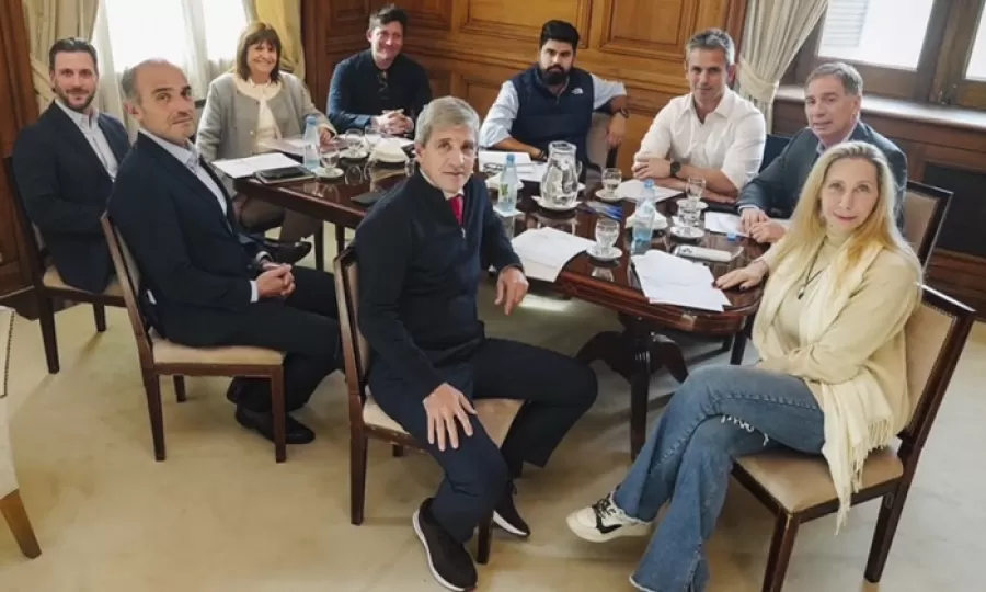 La Mesa Pol&iacute;tica respald&oacute; a Sturzenegger en Casa Rosada tras el fracaso de la Ley de Tierras