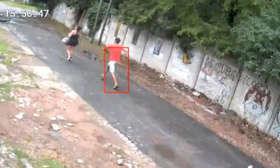 Un chico persigui&oacute; a una mujer por la calle, la manose&oacute; y escap&oacute;