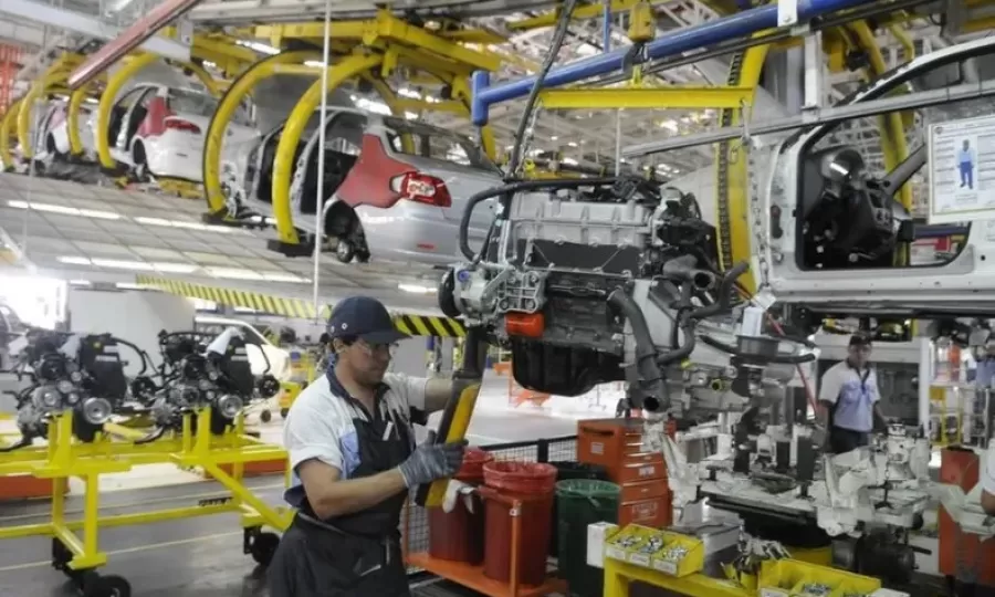 La industria cayó 5,6% en octubre
