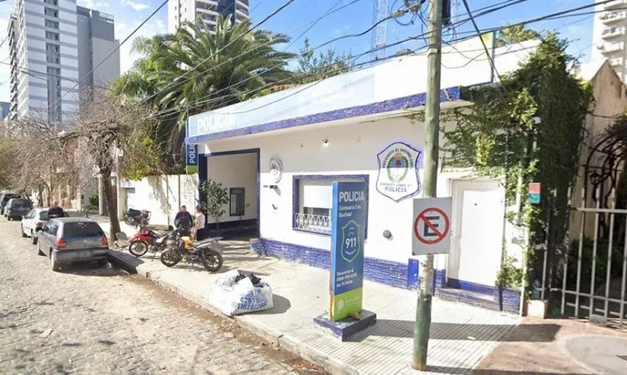 En la Comisaría 2° de Banfield, dos comisarios se agarraron “a las piñas”  peleándose por un expediente.