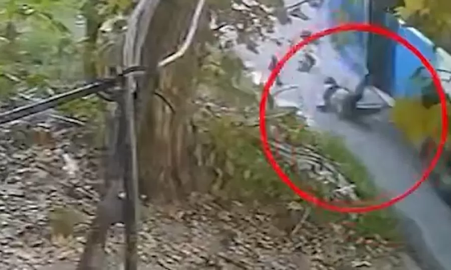 Un nene de 5 a&ntilde;os qued&oacute; atrapado al bajar de un colectivo y fue arrastrado varios metros