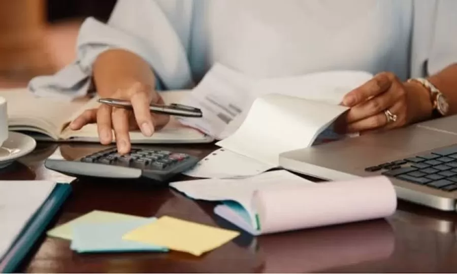 La mayor&iacute;a de los argentinos necesita m&aacute;s de un empleo para llegar a fin de mes