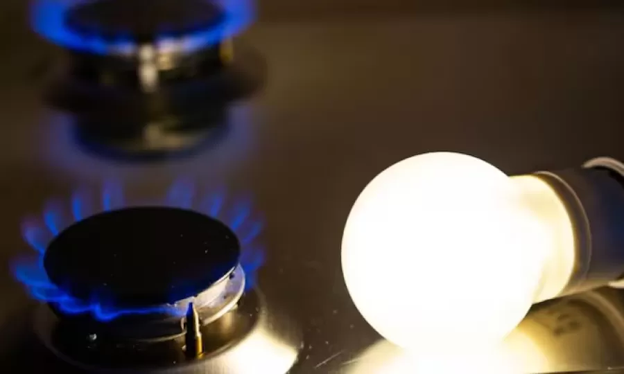 El Gobierno le quitará los subsidios a la luz, el gas y las garrafas a partir de enero