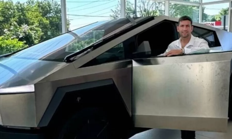 La camioneta Tesla del diputado libertario fue remolcada por una gr&uacute;a y crece la pol&eacute;mica en el Congreso